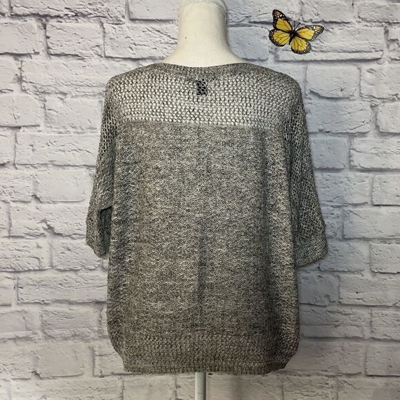 FOREVER 21 Short Sleeve Knit Sweater Size Small - Picture 4 of 5